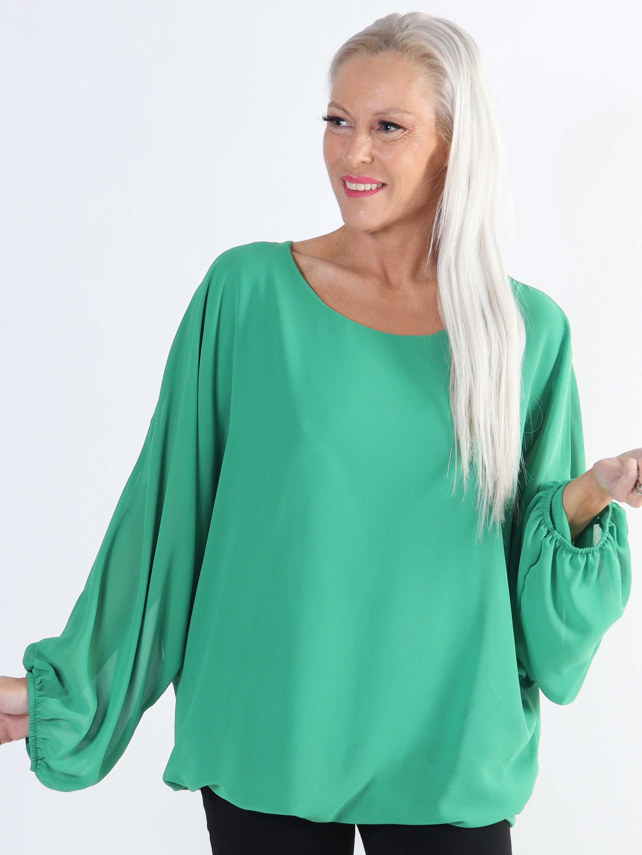 Destiny Plain - Plus size chiffongblus med fladdermusärmar